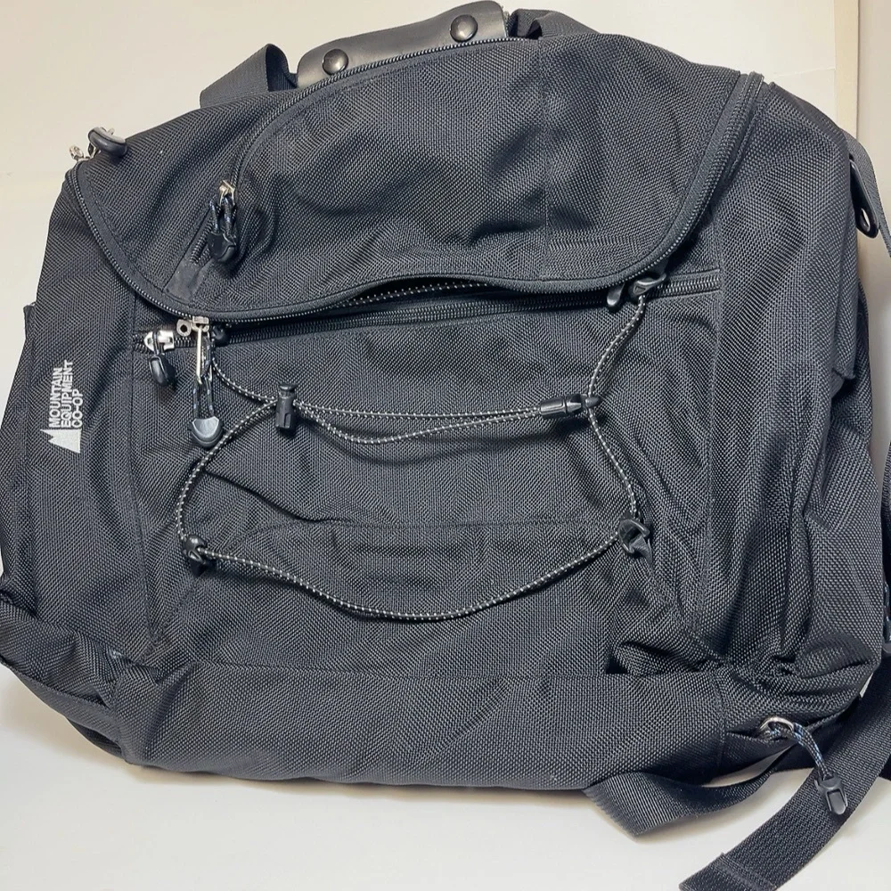 MEC Unisex Convertible Carry On Convertible Backpack In Black Color